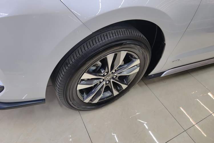 Used Toyota Granvia 2024 2.5L Hybrid Luxury Edition
