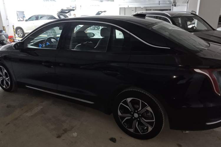 Used Hongqi E-QM5 2023 Base Travel Edition
