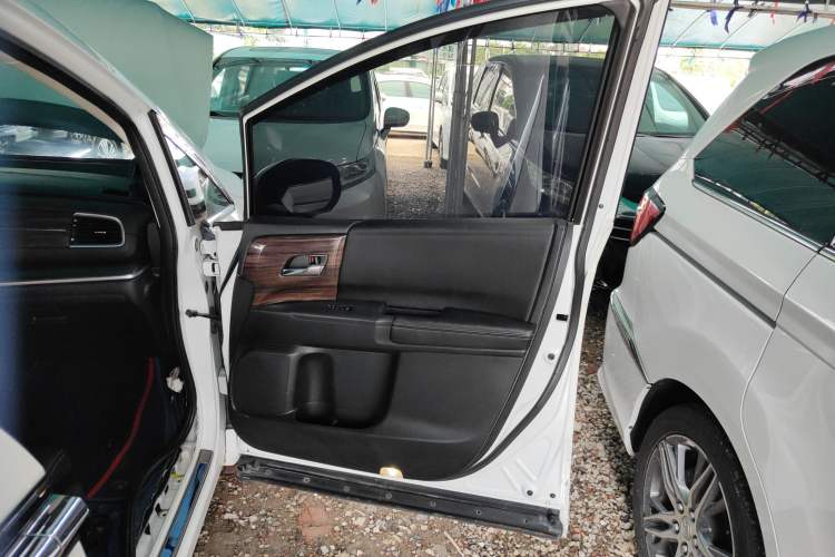 Used Honda Elysion 2016 2.4L Comfort Edition
