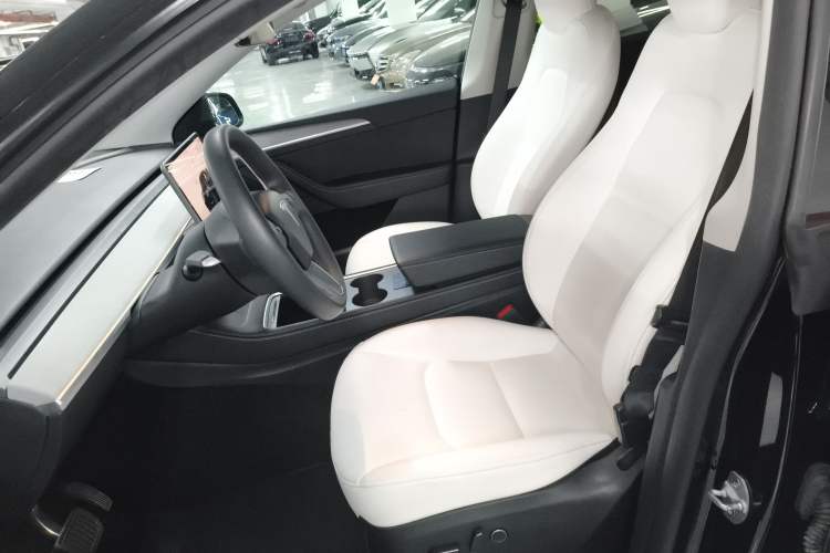 Used Tesla Model Y 2023 Long-Range All-Wheel-Drive Version
