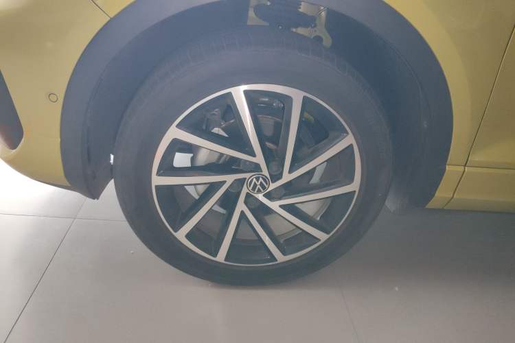 Used Volkswagen T-ROC 2023 300TSI DSG Two-Wheel Drive Starlight Edition
