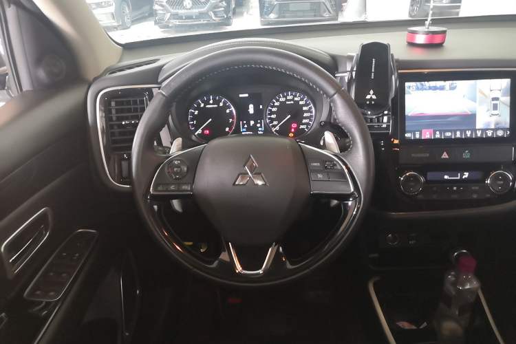 Used Mitsubishi Outlander 2019 2.4L 4x4 Zhi Xiang Edition 5 Seats China VI Standard