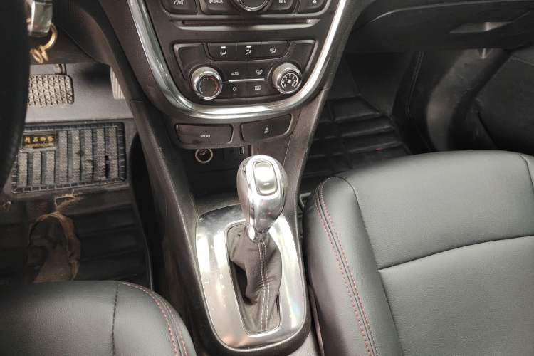 Used Buick Encore 2015 1.4T Automatic Two-Wheel Drive Urban Elite Version
