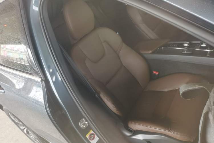 Used Volvo XC60 2023 B5 4x4 Smart Luxury Edition
