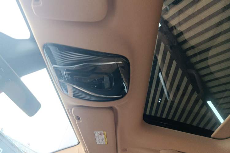 Used VOYAH Dream 2024 PHEV Extended-Range Premium Edition
