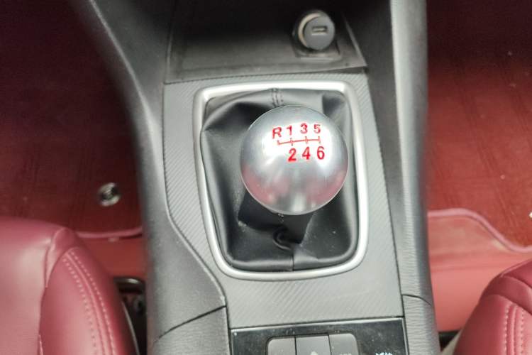 Used Mazda Mazda 3 Axela 2017 Hatchback 1.5L Manual Comfort Edition China V