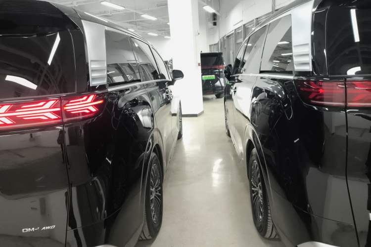 Used Denza D9 2024 DM-i 980 Four-Wheel Drive Prestige Model
