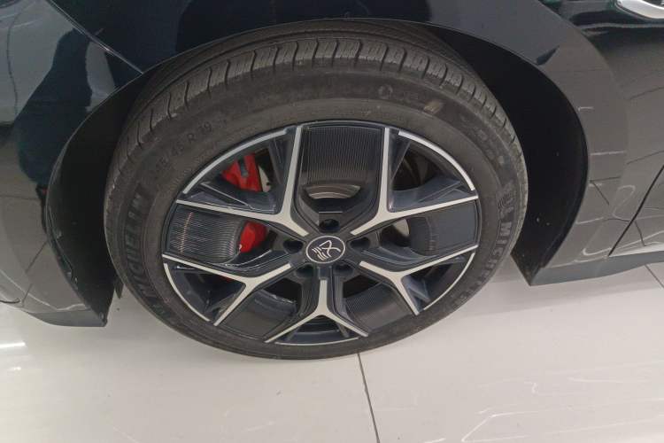 Used BYD Han 2024 EV Glory Edition 715KM Front-Wheel-Drive Flagship Model
