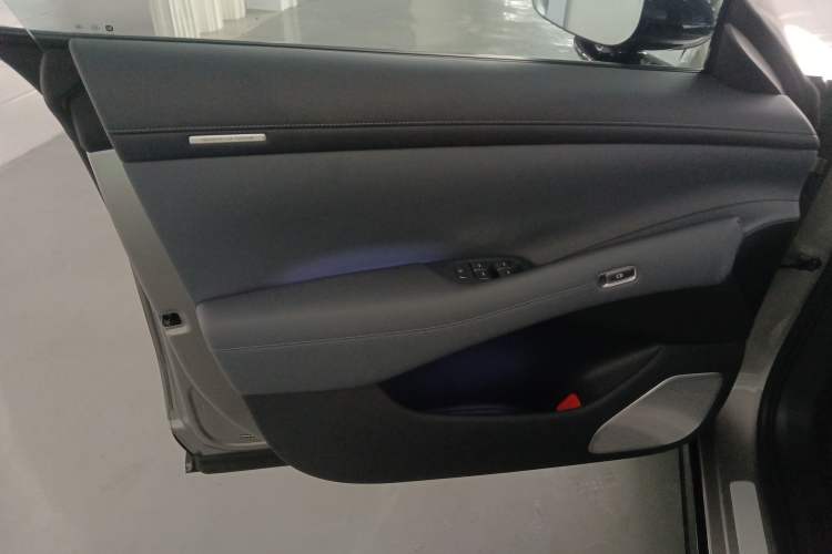 Used  YU7 2025 Ultra-Long Range Rear-Wheel Drive Version
