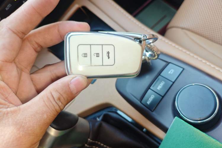 Used Lexus ES 2015 300h Comfort Edition
