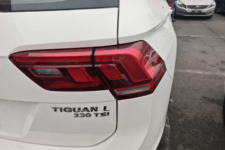 Used Volkswagen Tiguan L 2017 330TSI Automatic Two-Wheel Drive Luxury Edition
