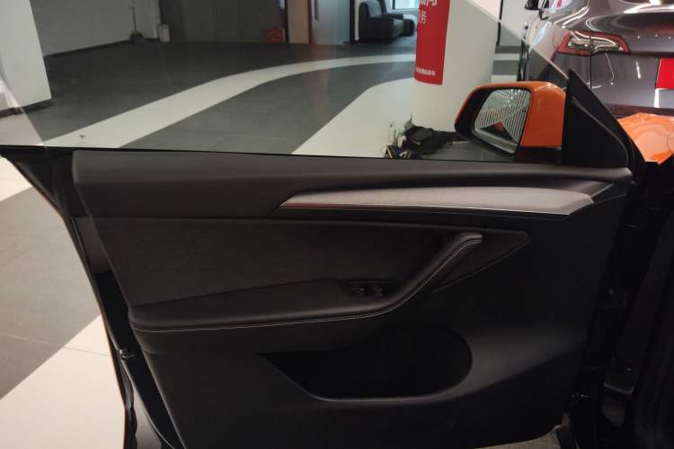 Used Tesla Model Y 2023 Rear-Wheel-Drive Version
