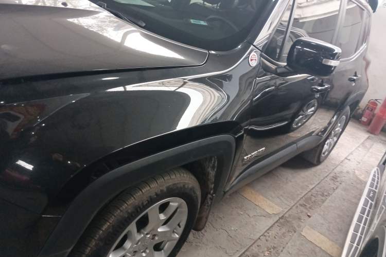 Used  Renegade 2018 Connected Large Screen Version 180T Automatic High-Energy Edition
