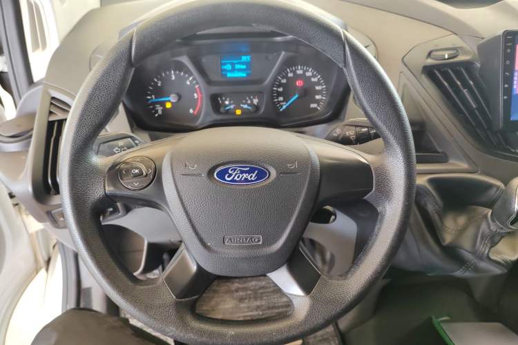 Used Ford Transit 2019 2.0T Diesel Multi-Purpose Commercial Vehicle Short Wheelbase Low Roof 6-Seater China VI Standard