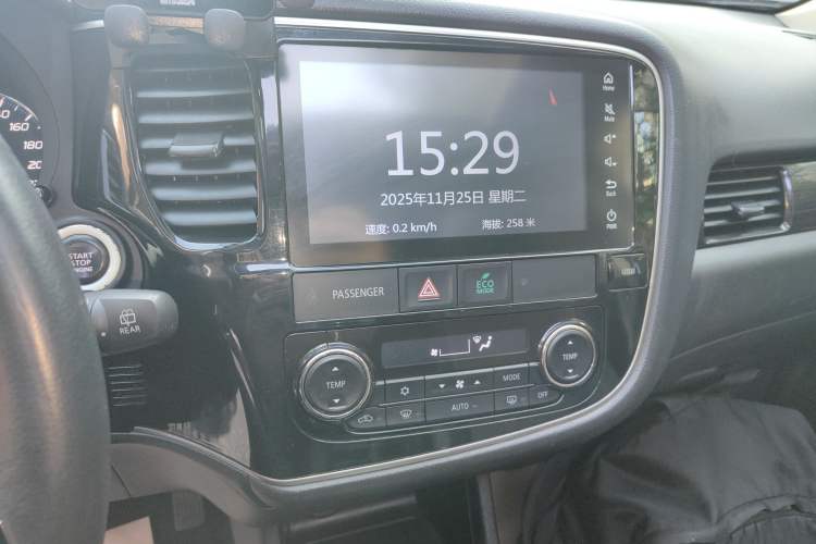 Used Mitsubishi Outlander 2016 2.4L 4x4 Luxury Edition 7-Seater