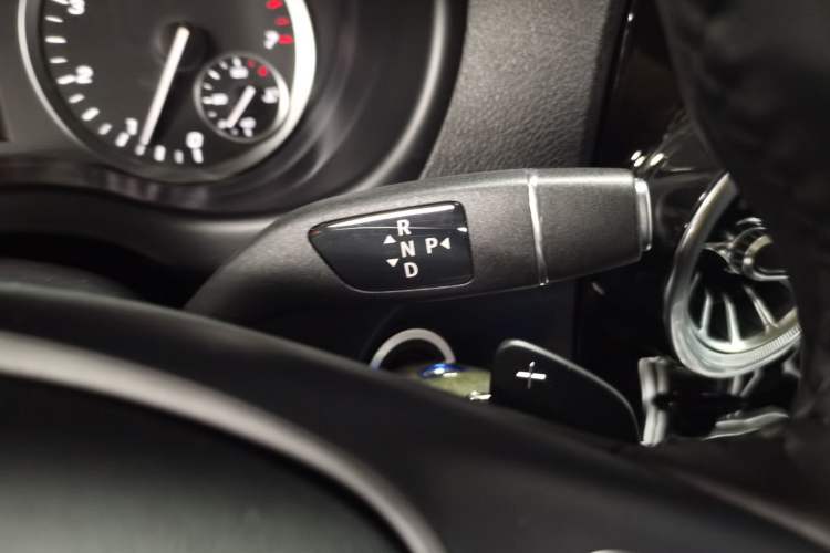 Used Mercedes-Benz Vito 2023 2.0T Elite Version 7 Seats
