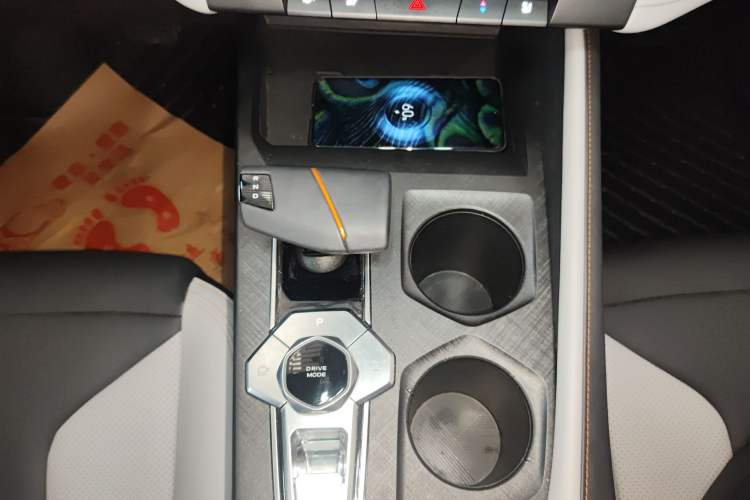 Used Changan UNI-V iDD 2024 Blue Whale Smart Electric iDD 136km Luxury Model
