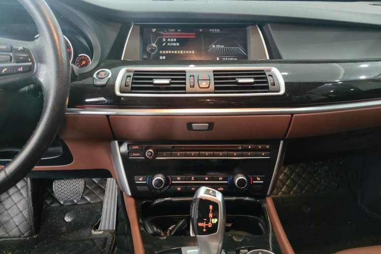 Used BMW 5 Series GT 2017 528i Leading Model
