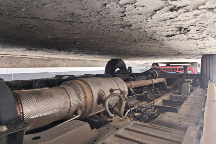 Used JMC Fushun 2025 2.0T 8AT Diesel Mid-Roof Mid-Height Commercial Multi-Purpose 7-Seater Passenger Vehicle
