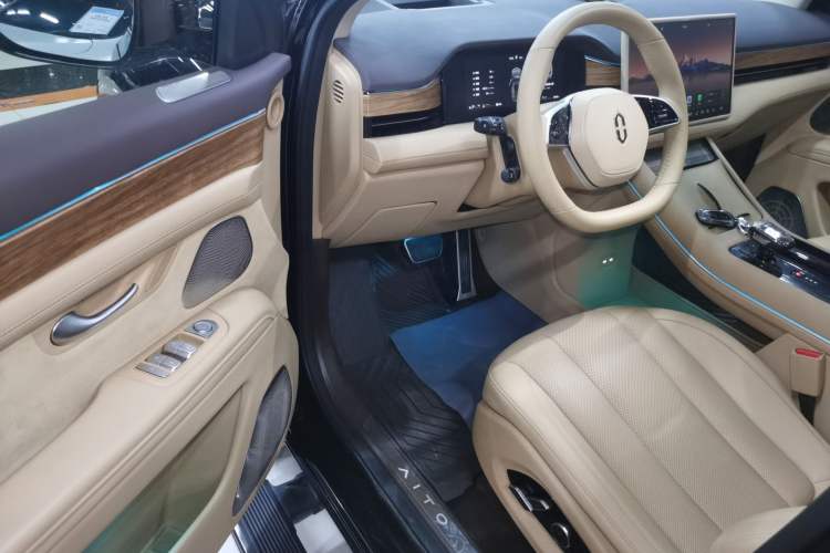 Used Hima AITO M7 2024 1.5T Intelligent Driving Rear-Drive Max Edition 6 Seats
