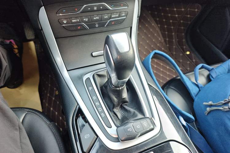 Used Ford Edge 2016 EcoBoost 245 Four-Wheel Drive Titanium Edition 7-Seater
