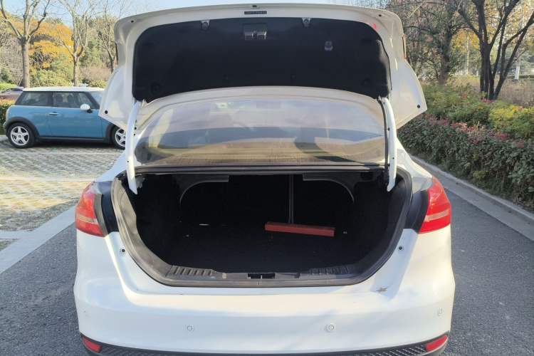 Used Ford Focus 2015 Sedan EcoBoost 180 Automatic Flagship Model