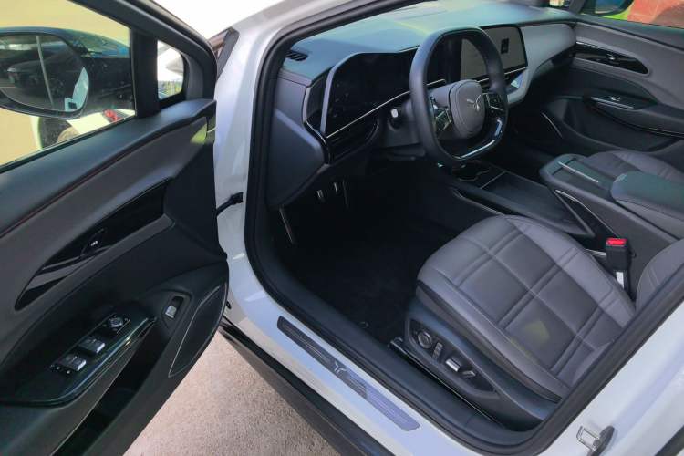 Used Hongqi EH7 2024 690 Pro
