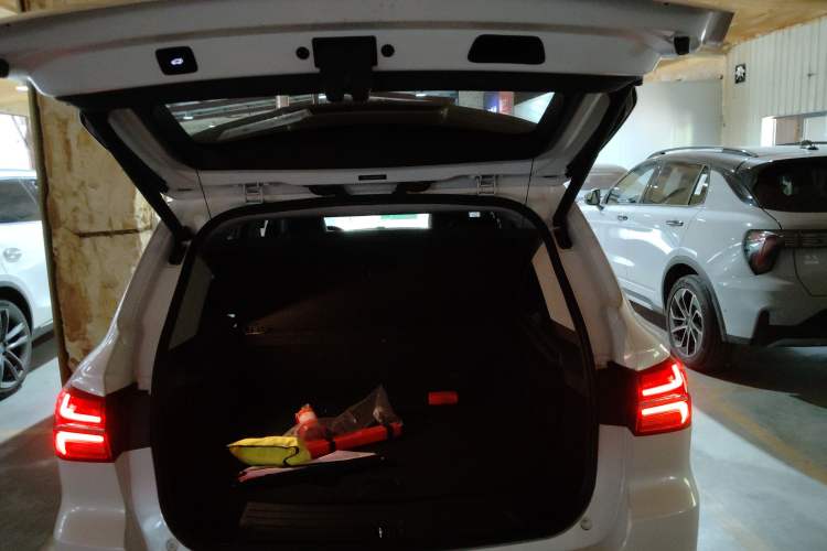 Used Roewe RX5 New Energy 2017 eRX5 50T Hybrid Connected Prestige Flagship Edition
