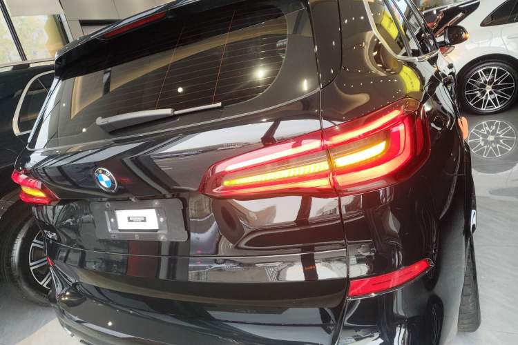 Used BMW X5 2022 Restyled xDrive 30Li Luxury Version M Sport Package
