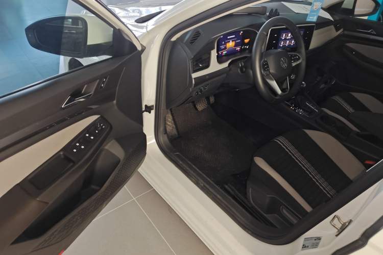 Used Volkswagen Bora 2024 200TSI DSG Comfort Edition
