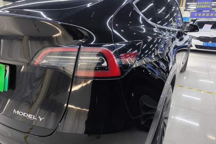 Used Tesla Model Y 2022 Long-Range All-Wheel-Drive Version