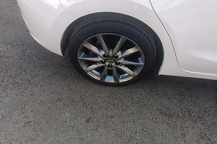 Used Mazda Mazda 3 Axela 2019 Cloud-Controlled Version Hatchback 2.0L Automatic Luxury Model China VI Standard
