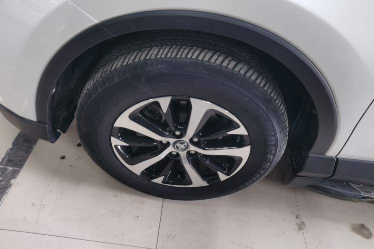 Used Toyota RAV4 2016 2.0L CVT Two-Wheel Drive Comfort Edition China V Standard