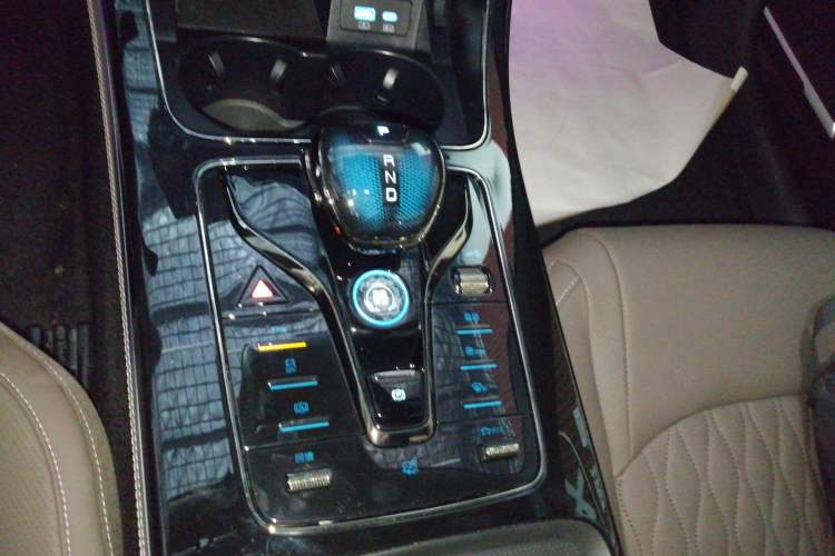 Used BYD Han 2024 EV Glory Edition 506KM Front-Wheel-Drive Premium Model
