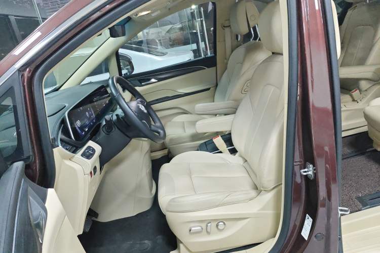 Used Buick GL8 2022 ES Landtrek 653T Luxury Edition