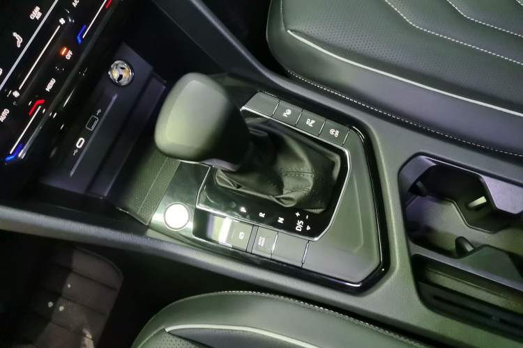 Used Volkswagen Tiguan L 2022 330TSI Automatic Two-Wheel Drive R-Line Enhanced Edition
