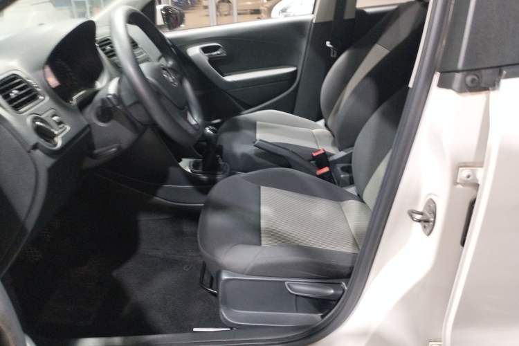 Used Volkswagen Polo 2016 1.4L Manual Fashion Model