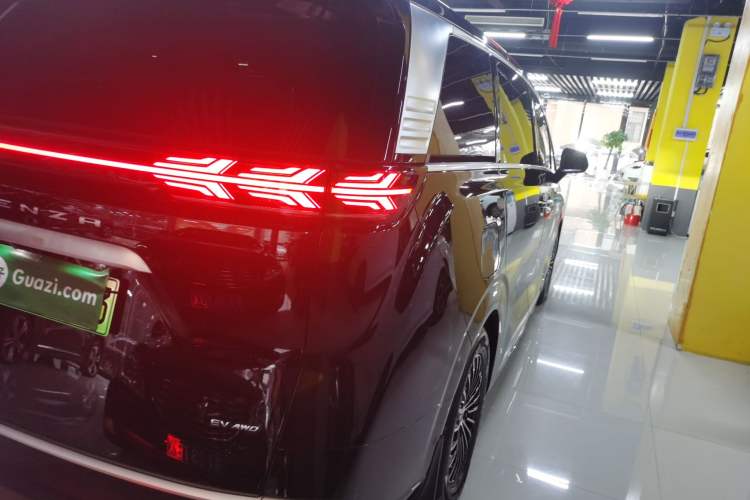 Used Denza D9 2024 EV 600 Four-Wheel-Drive Flagship Model