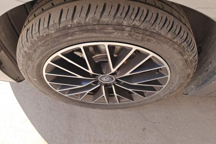 Used BYD Qin L 2025 DM-i Smart Drive 120KM Excellence Model