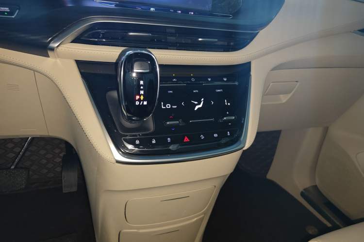 Used Buick GL8 2023 ES Lu Zun Deluxe Model
