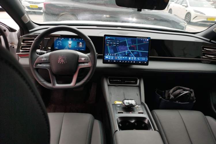 Used BYD Qin L 2025 DM-i Smart Drive 120KM Superior Model
