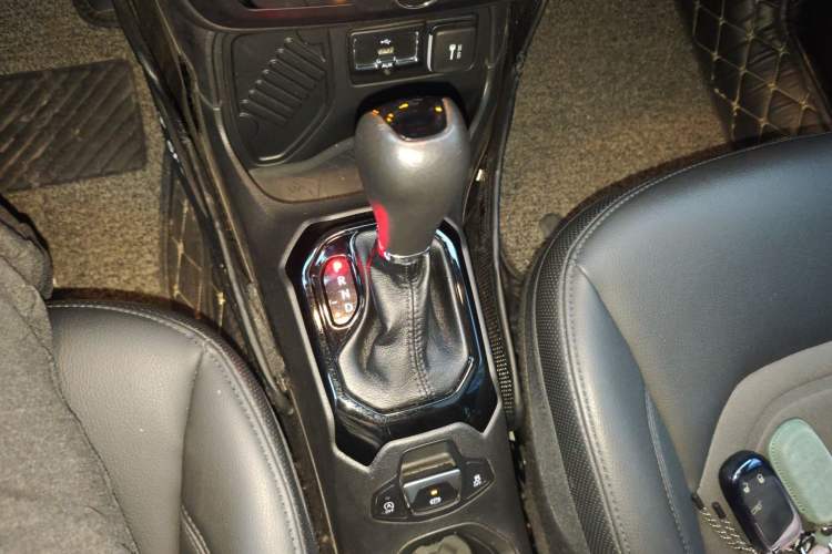 Used  Renegade 2019 220T Automatic Night Eagle Edition