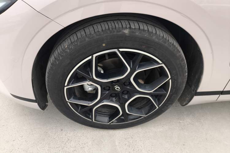 Used  A07 2025 All-Electric "True Fragrance" Edition 710-Mile Long-Range Version