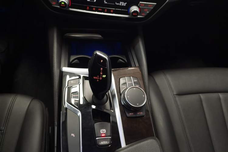 Used BMW 5 Series 2018 525Li Luxury Package
