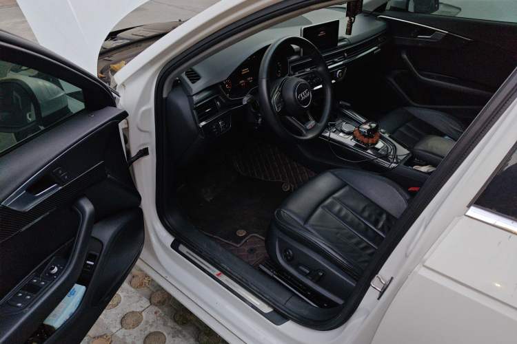 Used Audi A4L 2018 30th Anniversary Edition 40 TFSI Fashion Model
