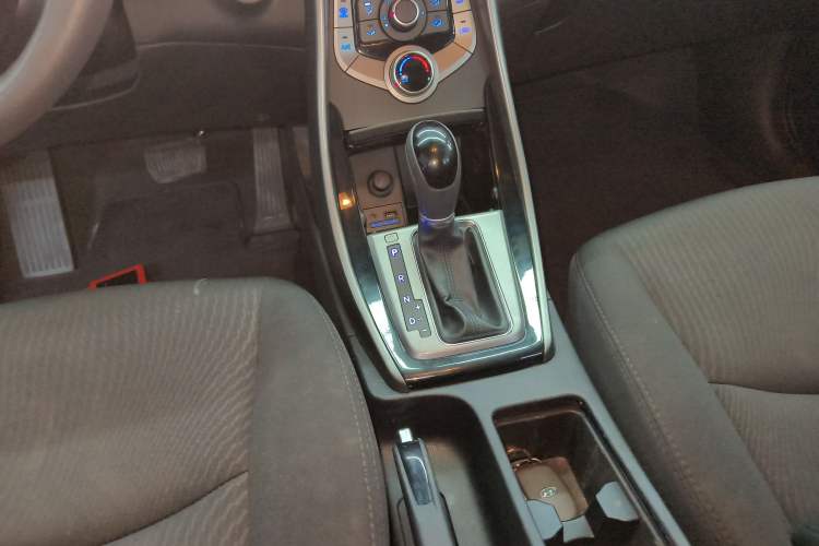 Used Hyundai Elantra 2015 1.6L Automatic Leading Model
