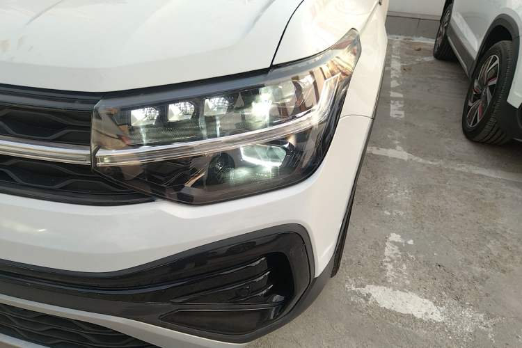 Used Volkswagen Tharu 2024 300TSI Two-Wheel-Drive Moon Luxury Edition
