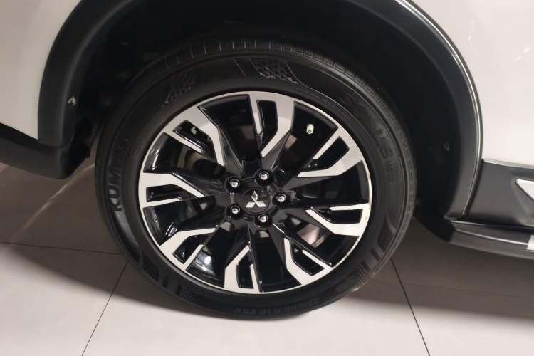 Used Mitsubishi Outlander 2020 2.4L 4x4 Zhi Xiang Edition 5 Seats