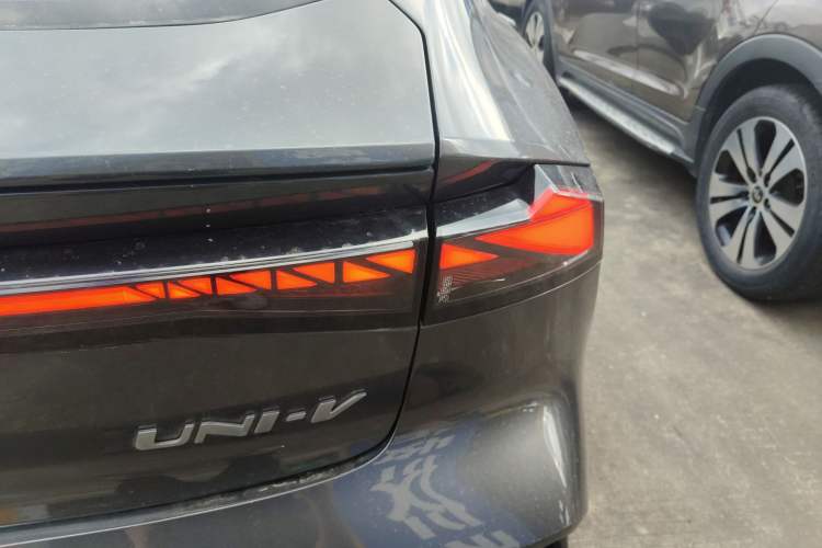 Used Changan UNI-V 2022 1.5T Prestige Version
