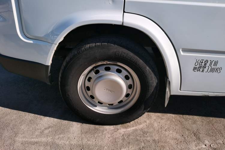 Used JMC Transit 2019 2.8T Commercial Version Short Wheelbase Mid-Roof 3-Seater China VI Standard JX493